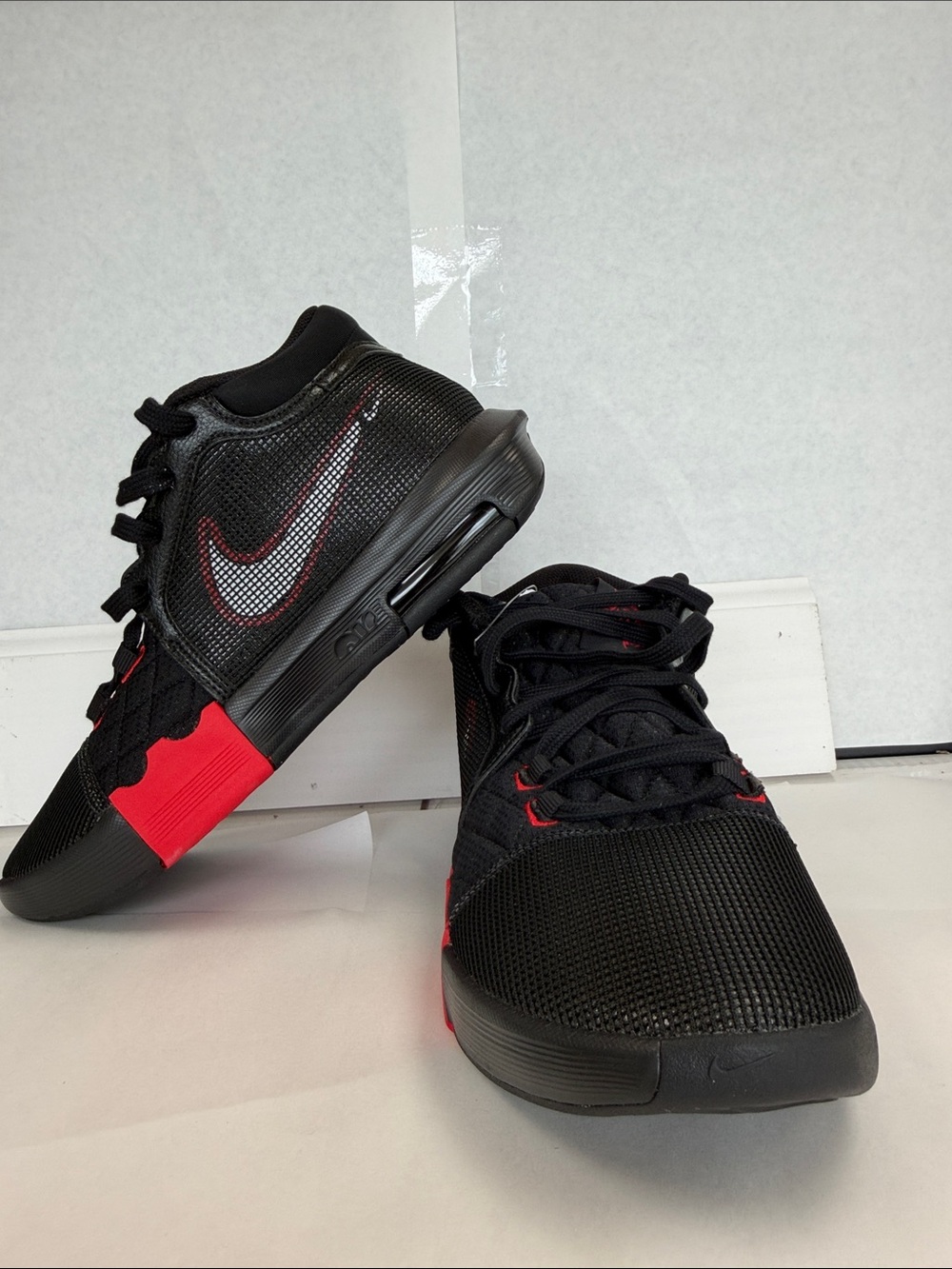 Nike Men's Black and Red Mesh Training Sneakers